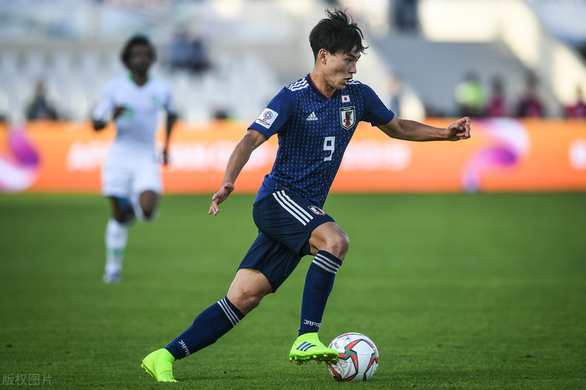 包含利物浦赛后调整名单，志在中超名次提升，压力陡增，更衣室氛围转暖的词条