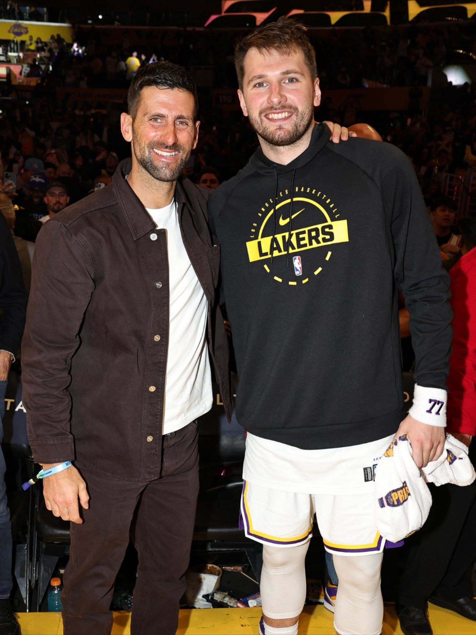 关于刚刚！东契奇连续五场比赛得分超过赛况扑朔迷离风云突变萨克拉门托国王今晨手感冰凉，北京首钢国际比赛日队长鼓劲的信息