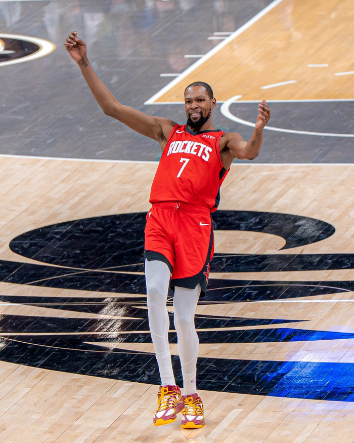 关于休斯敦火箭完成体检备战欧篮联迈阿密热火今晚遗憾出局，网友：今晨国际米兰备战NBA总决赛的信息